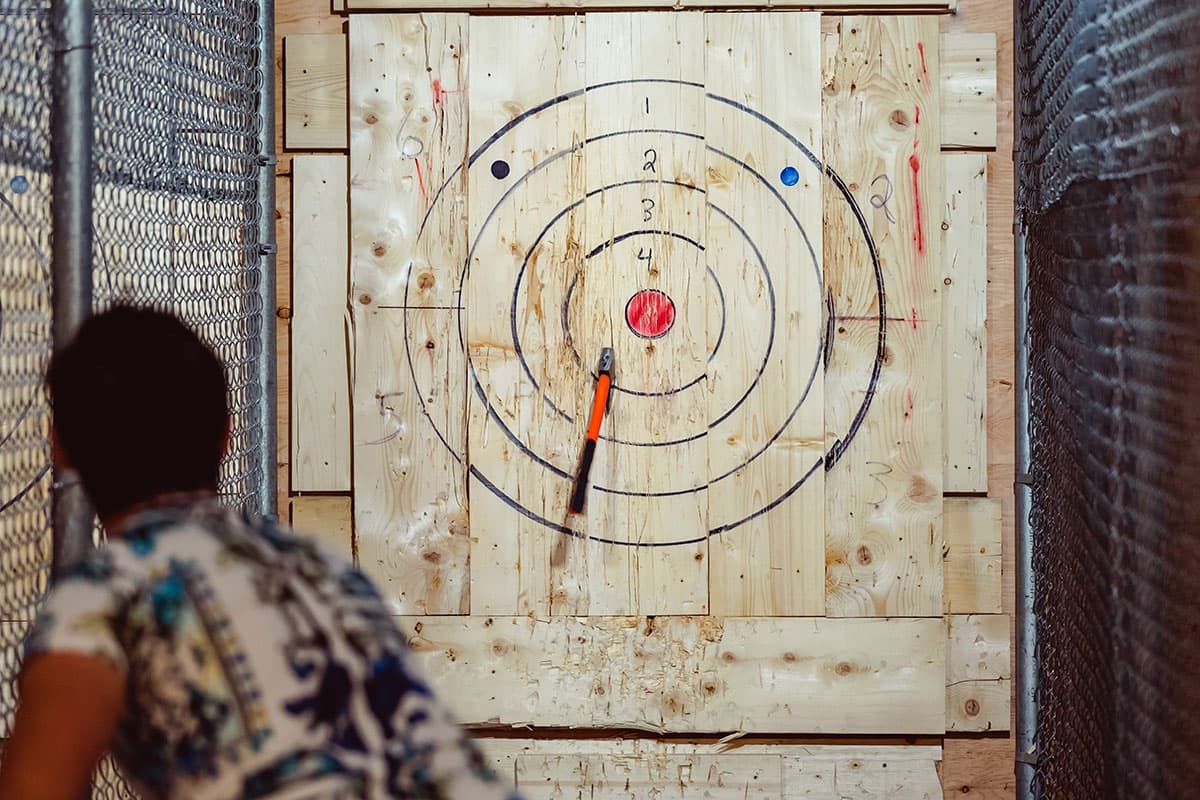 Axe throwing target